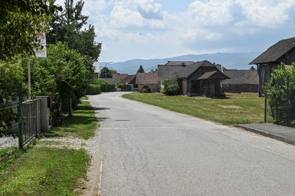 prva-lopata-grzeca-vas-0606D275CB-5C64-B090-0BBF-A116BFB649F4.jpg
