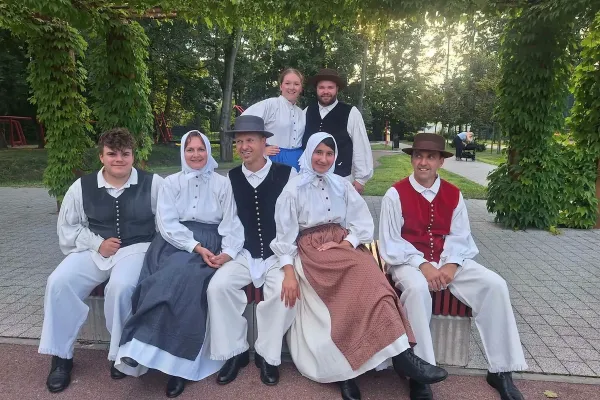 folkloristi-na-poljskem-127EC19AAA-2E12-48DA-D0C8-ACA34CBD50FE.webp