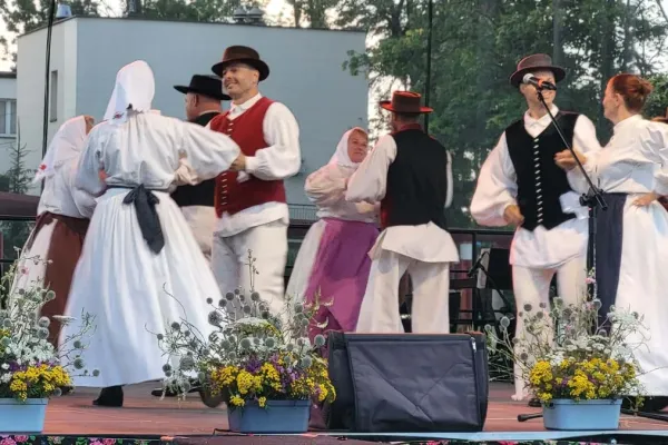 folkloristi-na-poljskem-283E431125-027A-EE8E-892B-787A8A175AF9.webp