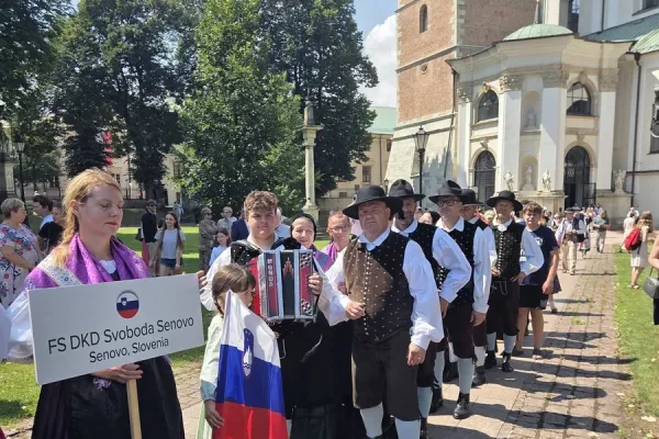 folkloristi-na-poljskem-36E05A4E6C-618D-BE47-4273-3A57B5D22308.webp