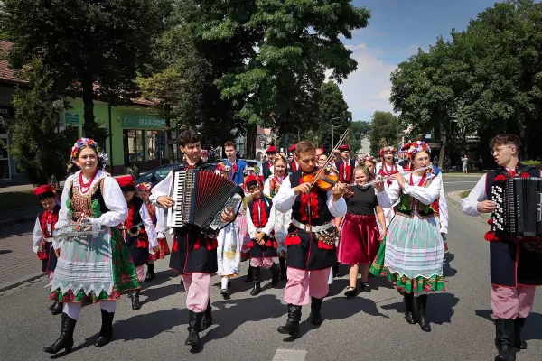folkloristi-na-poljskem-5624F43BBD-3A0B-34DD-FBD8-903B1F334B8D.webp