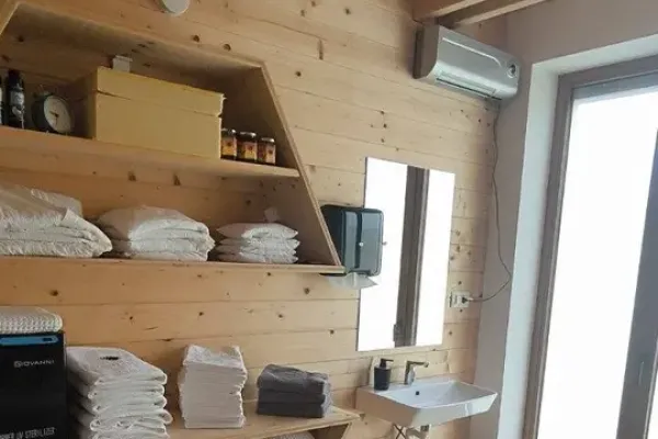 evin-raj-051001A9CC-35C3-7D67-F809-5C437BF41352.webp
