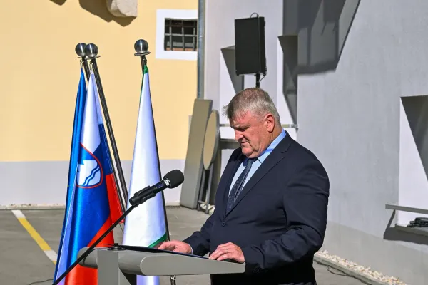 otvoritev-obcinske-stavbe-trski-dvorec-sevnica-0240D9ECBB-0790-6126-EDC8-846263F9D306.webp